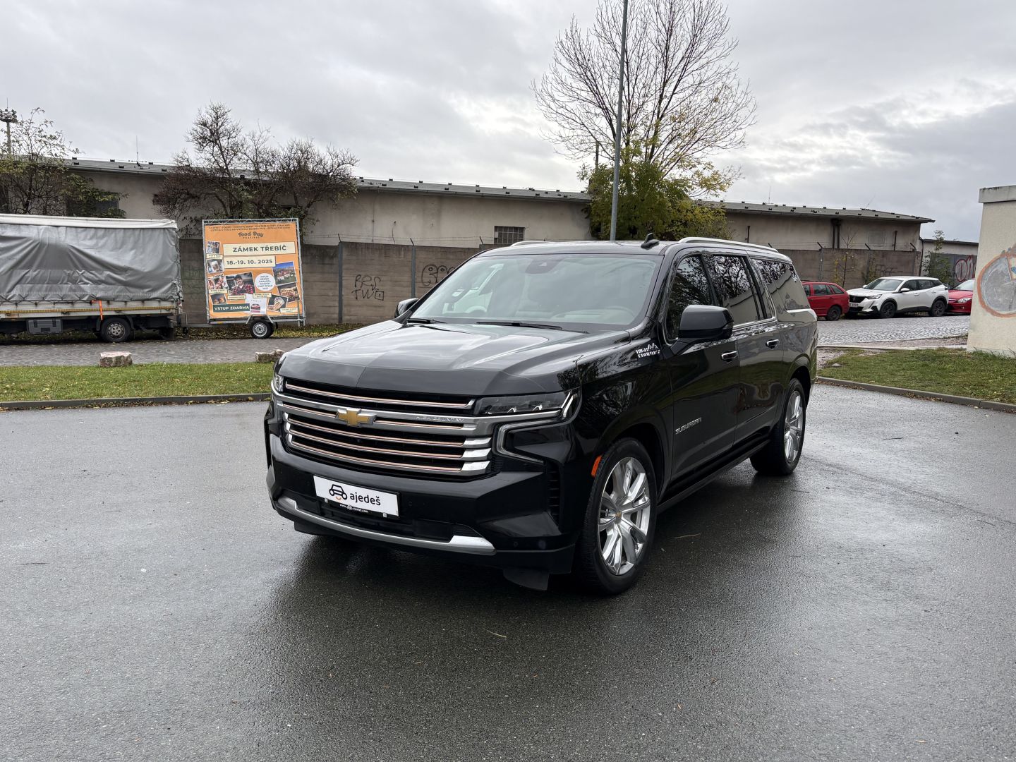 Chevrolet Suburban 6.2 V8 image 1