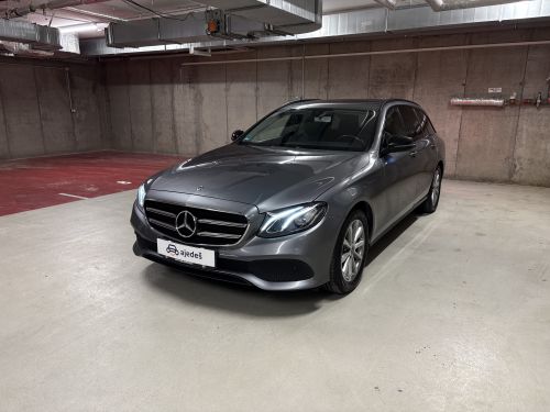 Mercedes-Benz E200 image 1
