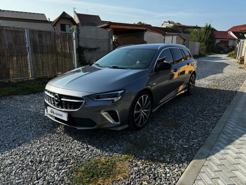 Opel Insignia Sports Tourer 2.0T image 1