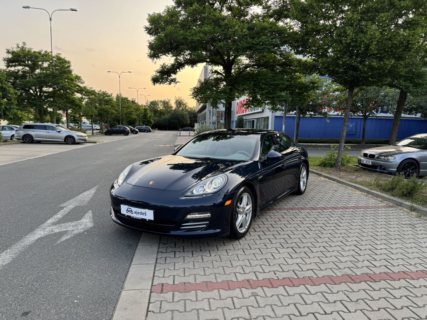 Porsche Panamera 4  image 1