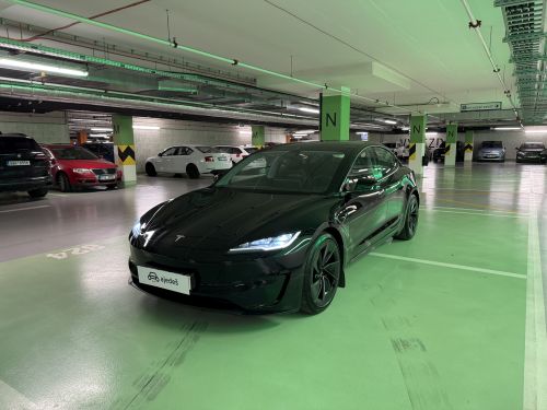 Tesla Model 3 Performance image 1