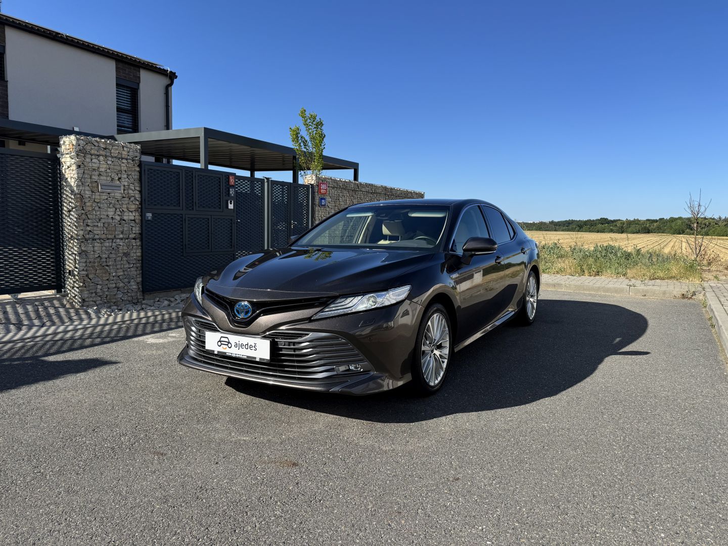 Toyota Camry 2.5i Hybrid image 1
