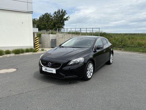 Volvo V40 D4 image 1