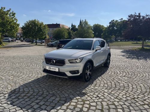 Volvo XC40 D4 AWD image 1